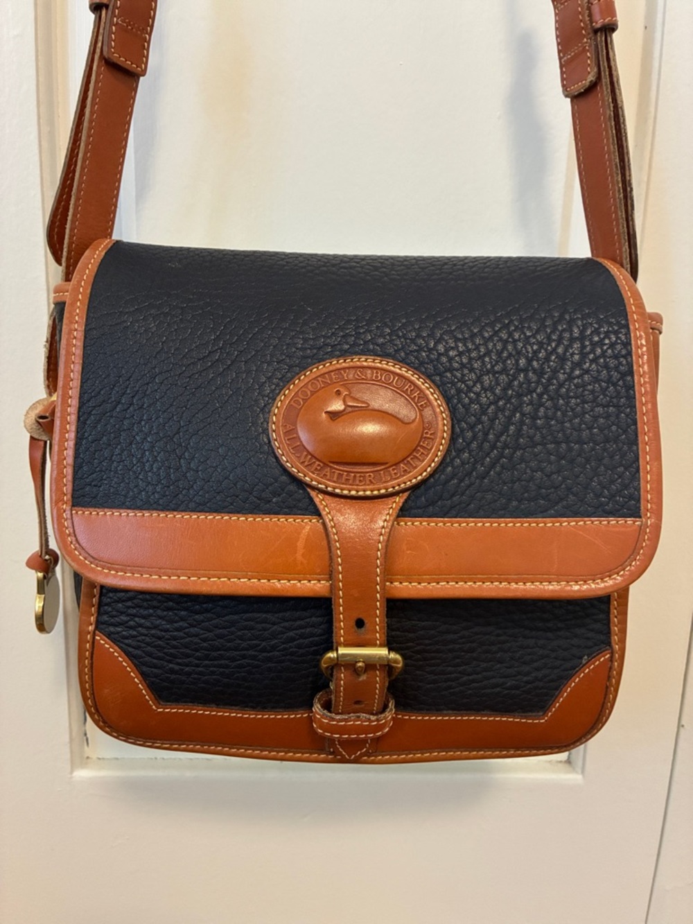 Dooney & Bourke Vintage Navy AWL Small Surrey Bag EUC